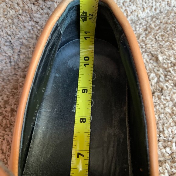 Gucci Men\'s Tan Leather Loafers . Size 8.5 D. In good condition with signs of us main image 11